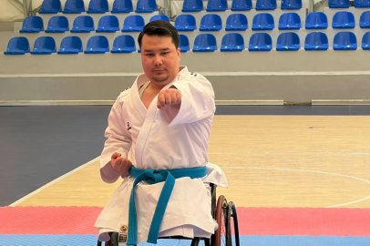 Depremde iki bacağını kaybetti, hastanede tanıştığı para karate ile hayata tutundu