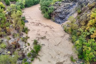 Tunceli'de sağanakla debiler yüzde 30 arttı, valilik 'uzak durun' uyarısı yaptı