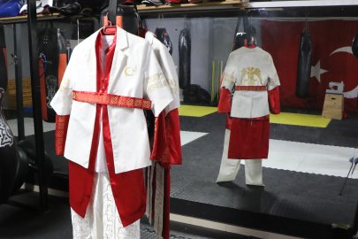 Selçuklu motifleriyle süslediği tasarımlarıyla Türk sporcuları giydirmek istiyor