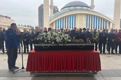  Sanatçı Alpay son yolculuğuna uğurlandı