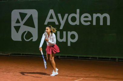 Milli tenisçi Çağla Büyükakçay’dan Aydem Cup’ta gösteri maçı