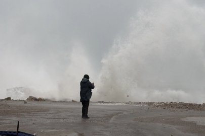 Amasra'da fırtına; dalga boyu 6 metreye ulaştı