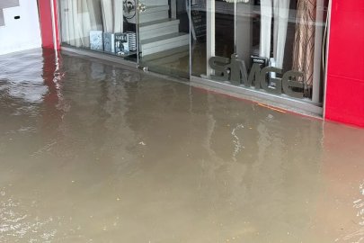 Zonguldak'ta sağanak; dereler taştı, istinat duvarı çöktü