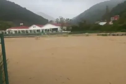 Zonguldak'ta sağanak; dereler taştı, istinat duvarı çöktü (2)