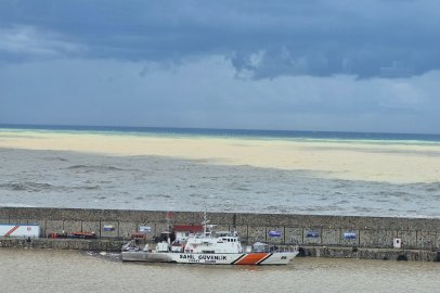 Zonguldak'ta sağanak sonrası denizin rengi değişti