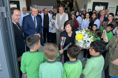 Emekliye ayrılan öğretmene okulunda duygusal veda