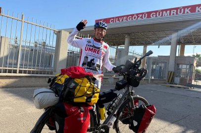 Rüyasını gerçekleştirmek için umreye giden bisikletli, Suriye'ye geçti