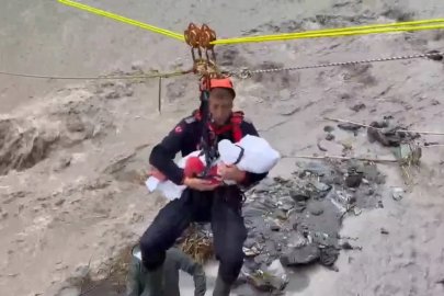 Zeynep bebeği kurtaran AFAD görevlisi Ergül: Paha biçilemez mutluluktu