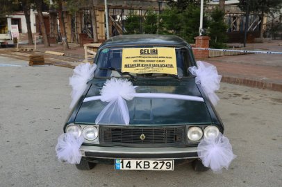 1982 model otomobilini cami inşaatına destek için satışa çıkardı