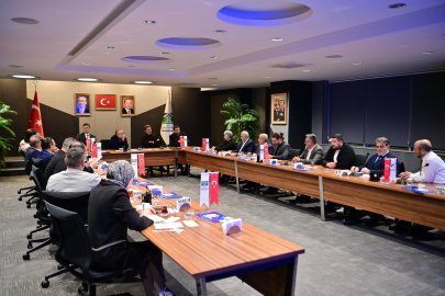 Bahçelievler Belediye Başkanı Hakan Bahadır muhtarlarla bir araya geldi