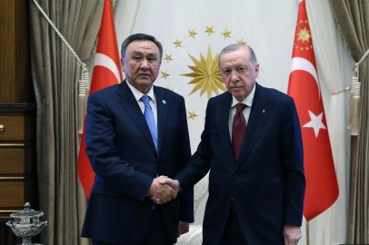 Cumhurbaşkanı Erdoğan, TDT Genel Sekreteri Ömüraliyev'i kabul etti