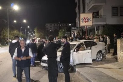 Çorum'da iki otomobil çarpıştı: 4 yaralı