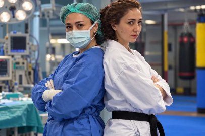 Hastanede şifa dağıtan doktor, minderde madalya için ter döküyor