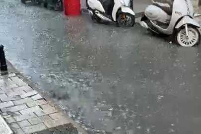 Çanakkale’de sağanak nedeniyle yollar göle döndü