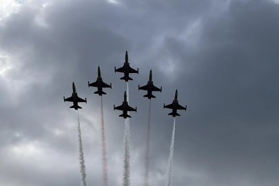 Türk Yıldızları'ndan Fethiye'de gösteri uçuşu