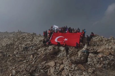 Bingöl Valisi Çelik ve protokolün katılımıyla Sülbüs Dağı'nın zirvesinde Cumhuriyet coşkusu