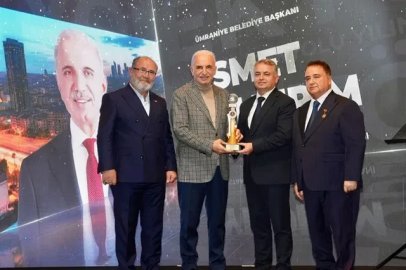 Ümraniye Belediye Başkanı İsmet Yıldırım’a ‘İstanbul’da Yılın Belediye Başkanı’ ödülü