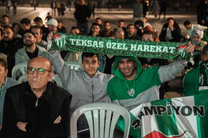 Bursaspor sevgisi Osmangazi Meydanı’nda tek yürek oldu