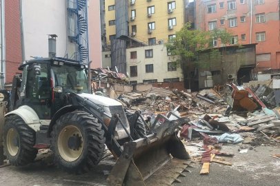 Ankara Ulus'ta eğlence mekanı ile 2 büfenin yıkımı yapıldı