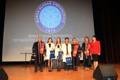 BUÜ’de hekim adayları beyaz önlüklerini giydi