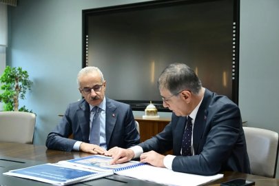 Bakan Uraloğlu, İzmir Büyükşehir Belediye Başkanı Tugay ile görüştü