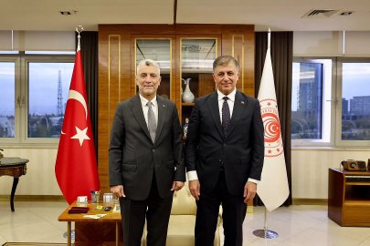 Bakan Bolat, İzmir Büyükşehir Belediye Başkanı Tugay ile görüştü