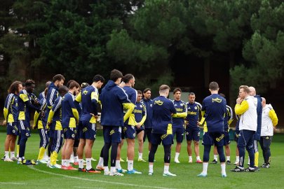 Fenerbahçe, Dirk Kuyt yönetiminde çalıştı