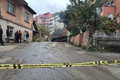 Zonguldak’ta riskli apartmanın yıkımı başladı