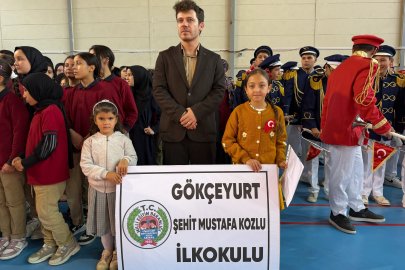 Geçen yıl tek başına kutladığı Cumhuriyet Bayramı’nı bu kez arkadaşlarıyla kutladı