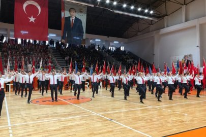 İnegöl’de 103 öğretmenden Cumhuriyetin 103’üncü yılına özel gösteri 