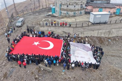 Cumhuriyet’in ruhunu Palandöken’in zirvesine taşıdılar