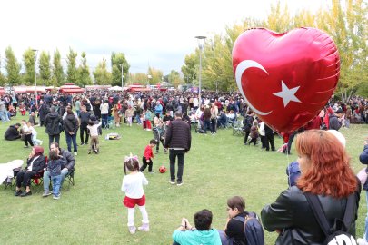 Eskişehir’de Cumhuriyet kutlamalarında SOLOTÜRK’ten gösteri uçuşu / Ek fotoğraflar