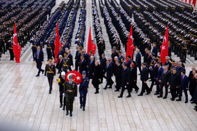 Devlet erkanı Anıtkabir'i ziyaret etti