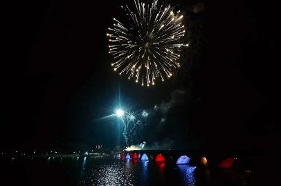 Edirne’de Cumhuriyet Bayramı kutlamalarında fener alayı ve havai fişek gösterisi