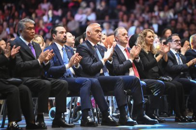Ersoy: Farklı coğrafyalardan yükselen sesler, cumhuriyetimizin coşkusunda birleşti