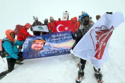 Erciyes Dağı'nda düşüp ölen rehber için anma tırmanışı