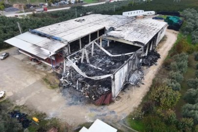 Yangında kullanılamaz hale gelen soğuk hava deposu dronla görüntülendi