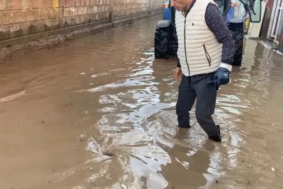 Cizre'de sağanak nedeniyle cadde ve sokaklarda su birikintileri oluştu