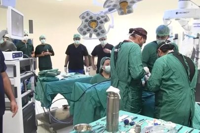 12 yıldır kasık ve karın ağrısı çeken hasta robotik cerrahiyle sağlığına kavuştu