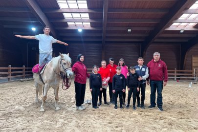 Özel gereksinimli çocuklara atlı jimnastikle rehabilitasyon